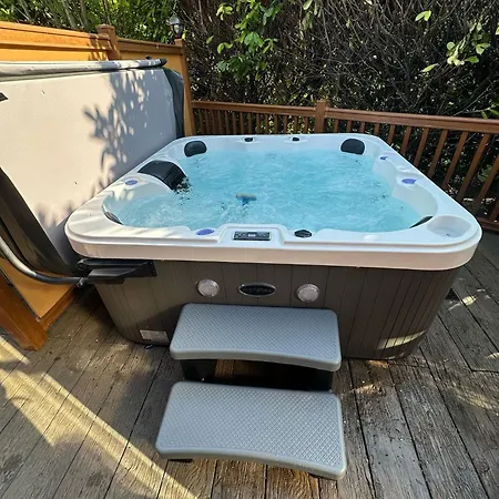 Hot Tub District - Windermere