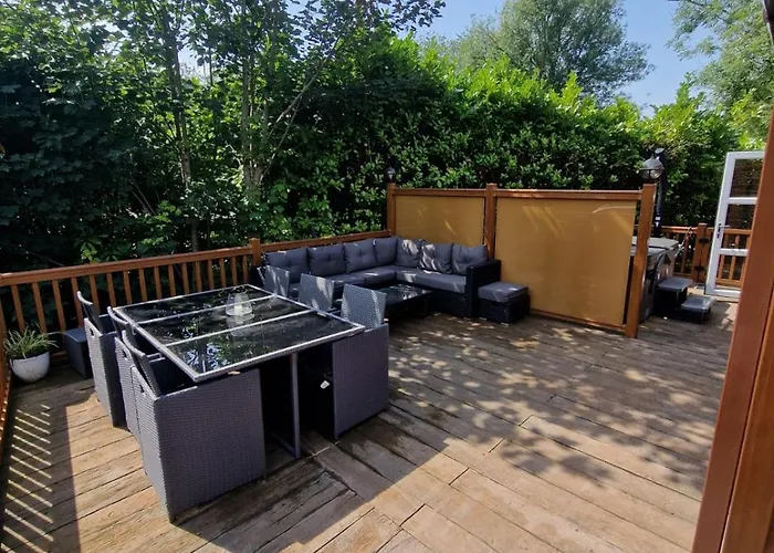 Hot Tub District - Windermere Lodge