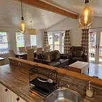 Hot Tub District - Windermere Lodge *