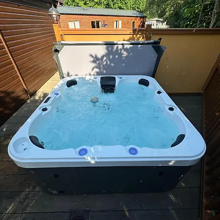 Hot Tub District - Windermere